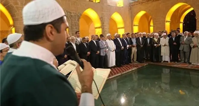 Başbakan Davutoğlu, K&uuml;rt&ccedil;e Mevlid-i Şerif dinledi