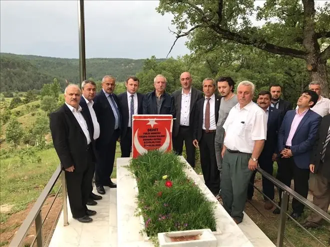 Miroğlu:Şerife &Ouml;zden Kalmış&acute;ın Kabrini Ziyaret Etti