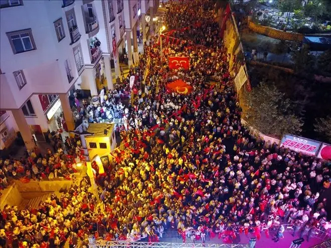 Mardin&acute;de Halk, Demokrasi N&ouml;bet Alanına akın etti