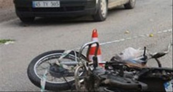 Kamyonete çarpan motosikletli hayatını kaybetti