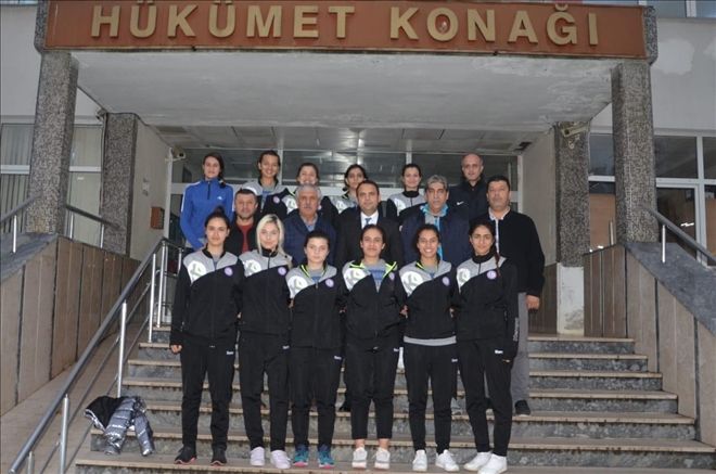 Sağlıkspor Hentbol Takımı, Görele Kaymakamı Ermiş´i Ziyaret etti