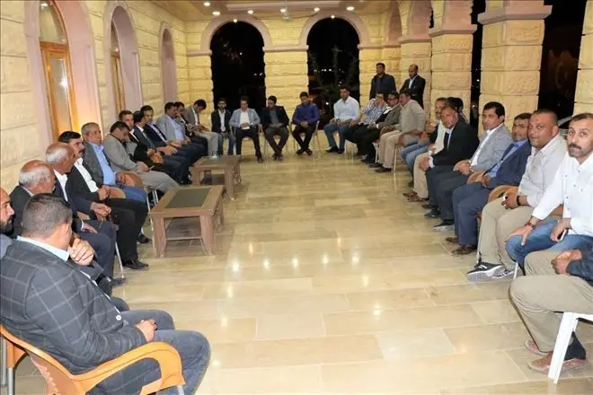 Şampiyon il&ccedil;eden havai fişekli kutlama