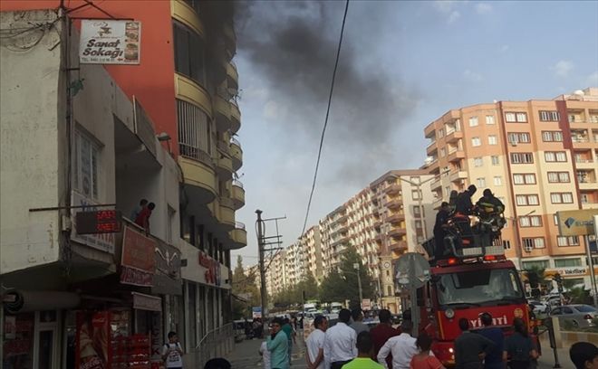 Evde çıkan yangında 3 kişi zehirlendi