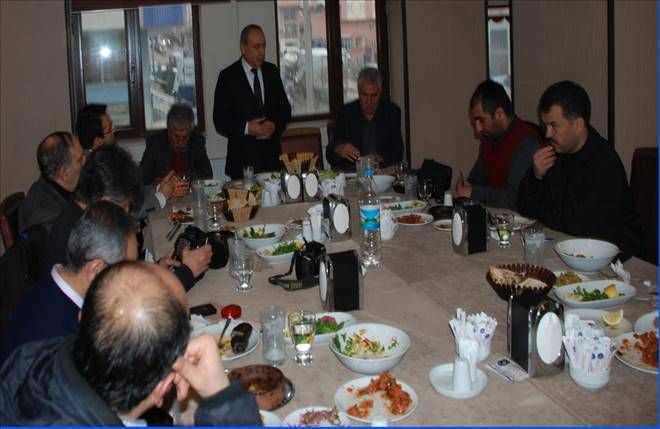 Dr. Nihat Özkan, Gazetecilerle Bir Araya Geldi