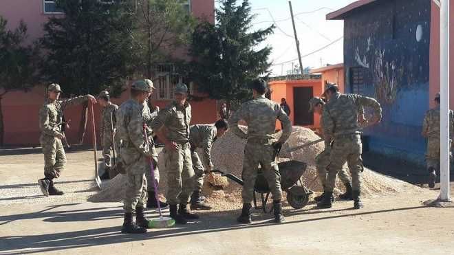 Akıncı ortaokulu&#039;nda yeni bahçe düzenlemesi yapıldı.