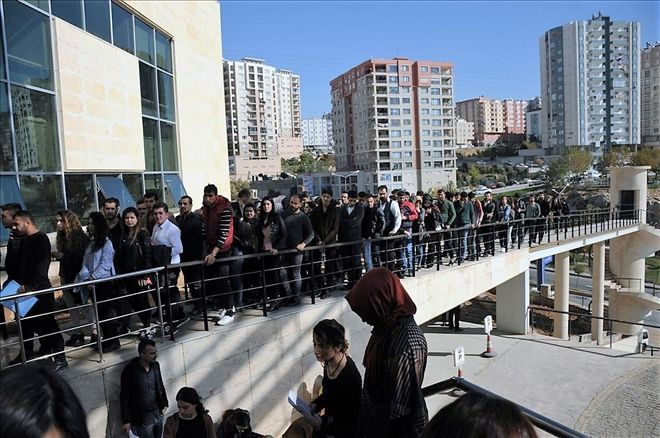 200 kişilik iş başvurusuna 2 binden fazla kişi müracaat etti