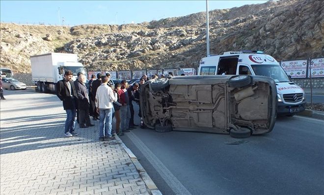 Virajı alamayan otomobil takla attı: 3 yaralı