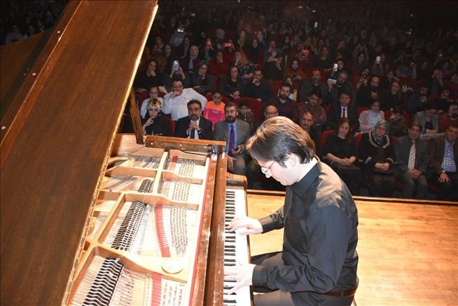 Piyanist Prof. Oytun Eren´den, muhteşem bir konser