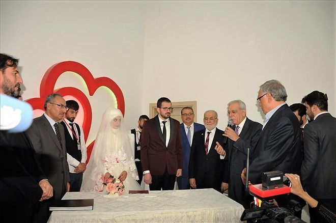 SP Genel Başkanı Karamollaoğlu Ahmet Türk ile birlikte  Mardin´de Nikah Şahitliği yaptı.