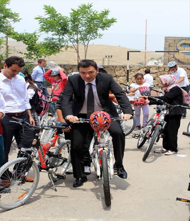 Savur'da Öğrencilere 94 Adet Bisiklet Dağıtıldı
