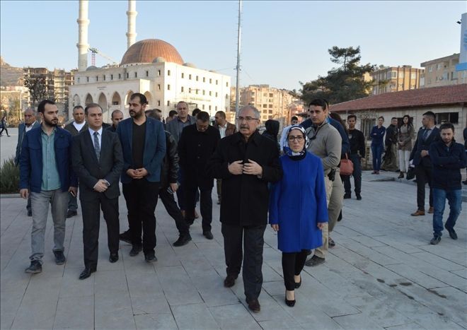 Vali Yaman, Demokrasi Parkında Vatandaşların Sorunlarını Dinledi.