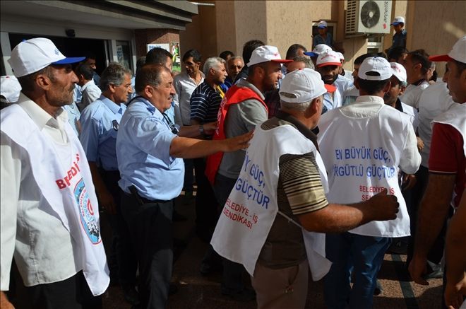 İşçiler ile belediye görevlileri arasında arbede