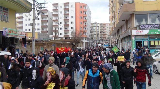 Paris'te öldürülen 3 kadın için yürüyüş