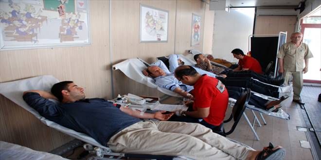 Midyat`ta Türk Kızılay&#039;ına Kan Bağışı