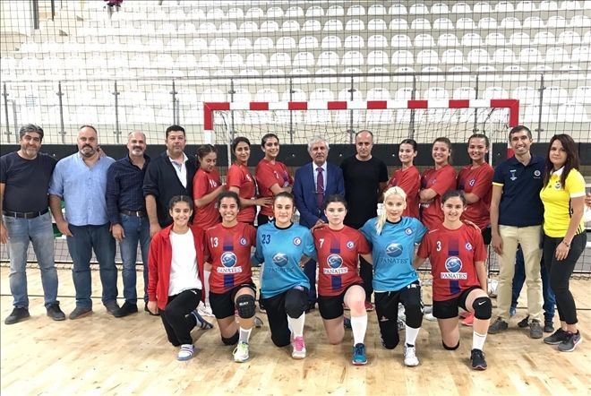 Sağlıkspor Bayan Hentbol Takımı fırtına gibi