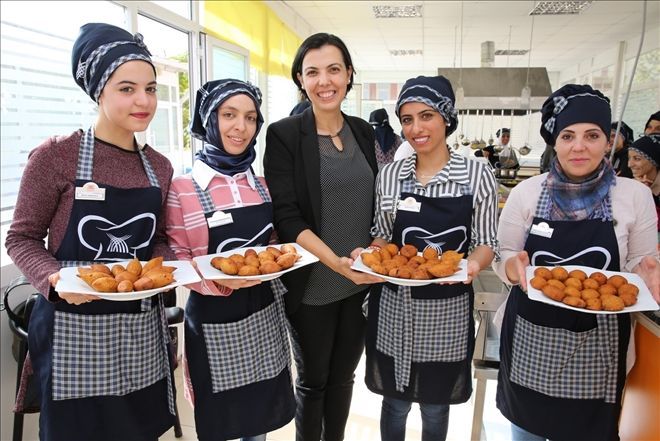 Mardin´in Yöresel Yemeklerini Öğreniyorlar...