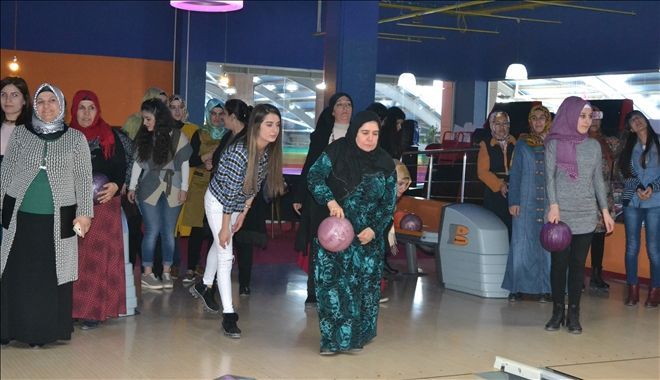 Mova´da, Kadınlar Bowling Oynadı