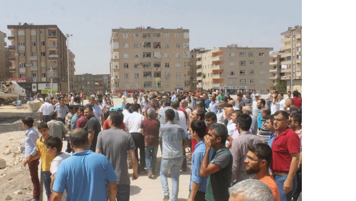 Mardin´de cami kubbesi çöktü: 2´si ağır 6 yaralı