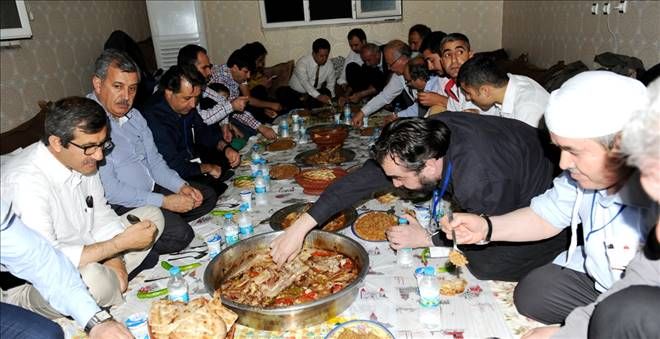 İşadamı Değer Akademisyenlere Yemek verdi.