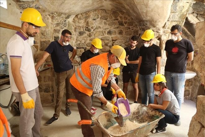 Mardin´de,   Üniversite Öğrencilerine restorasyon Eğitimi.