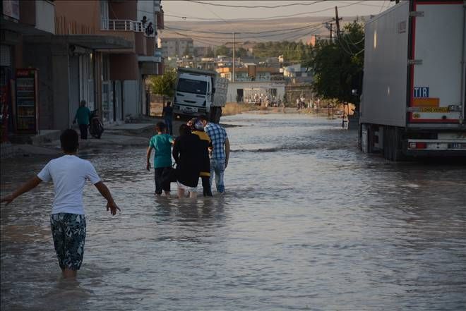 Mardin´de tamir edilen içme su hattı tekrar patladı