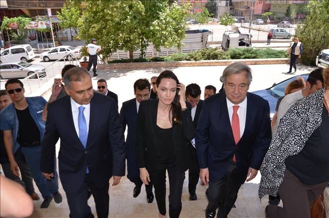 Angelina Jolie Mardin Valiliği´ni ziyaret etti