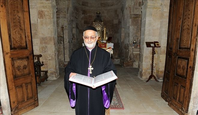 MARDİN´DE KİLİSEDE DÜNYA BARIŞI İÇİN DUA