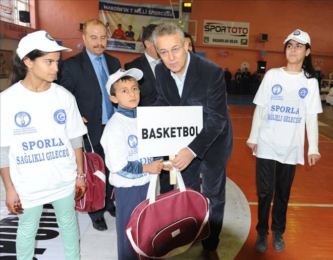 Sporculara Malzeme Dağıtımı Yapıldı