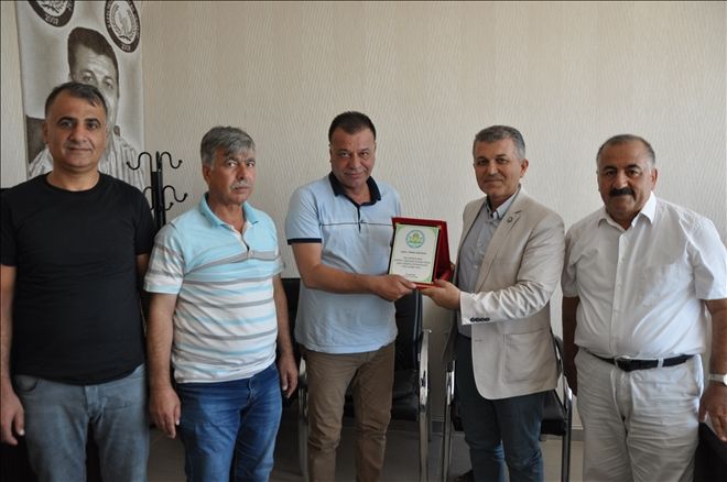 MTDF´den Kızıltepe Tapu Müdürü Saruhan´a Plaket