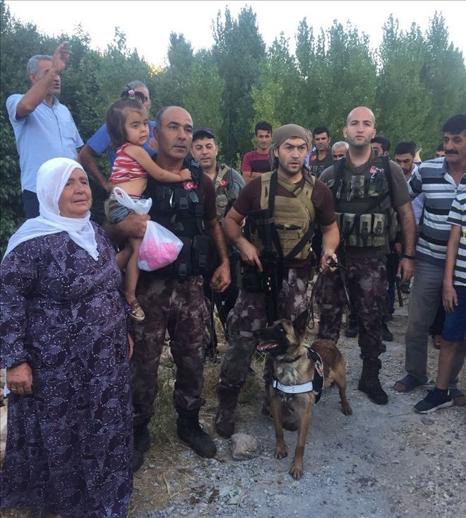 Kaybolan Kız Çocuğunu Polis Köpeği Buldu