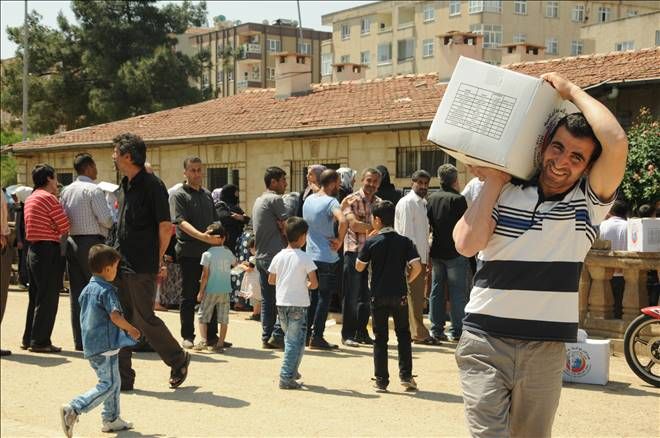 Mardin`deki Suriyeli sığınmacılara yardım