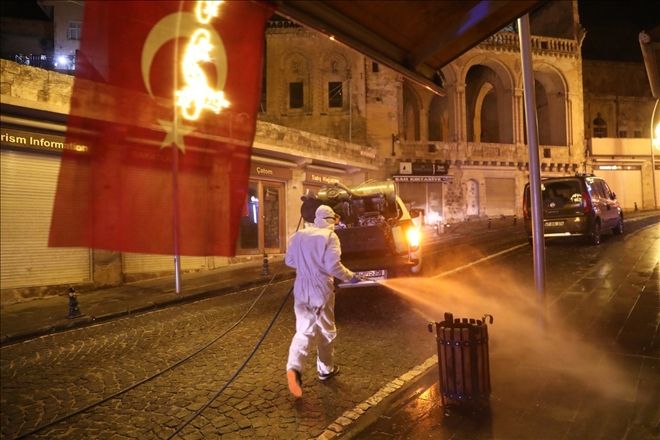 Mardin´de cadde ve sokaklar yıkanarak dezenfekte ediliyor