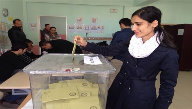 Februniye Akyol, oyunu kullandı