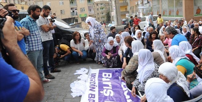 Valiliğe Beyaz Tülbent Asmaya İzin Verilmedi.