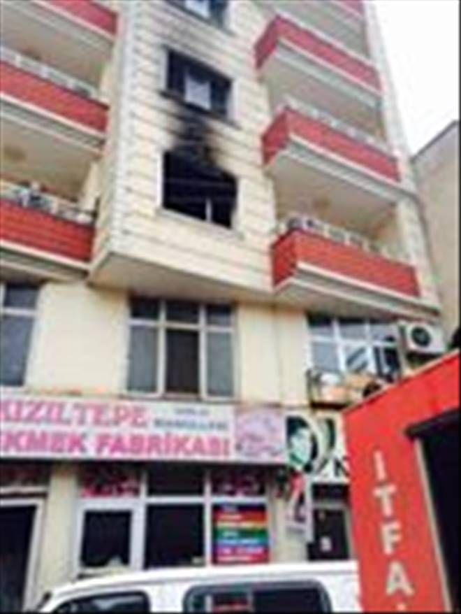 Kızıltepe`de bir evin oturma odasında yangın çıktı