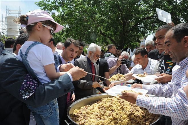 Mardin´de Beş Bin Kişiye Etli Bulgur İkram edildi.