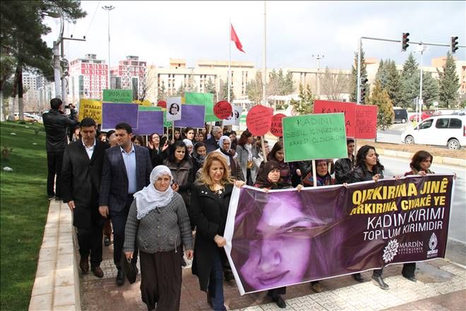 Mardin`de Özgecan için yürüyüş düzenlendi