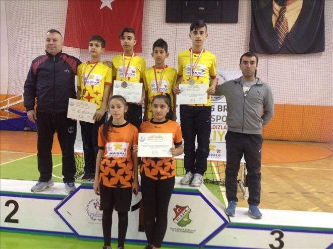 Dargeçitli öğrenciler badminton müsabakalarında yarı finale yükseldi