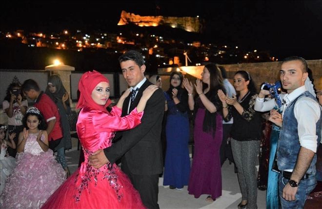 Suriyeli Gençler Mardin´de Nişanlandı