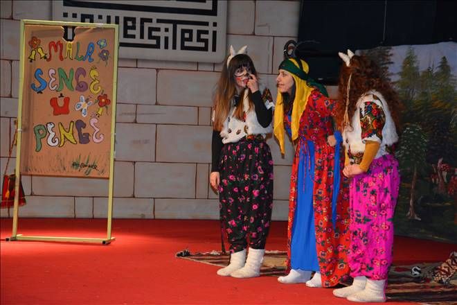 Kobani'li çocuklar için tiyatro gösterimi yapıldı