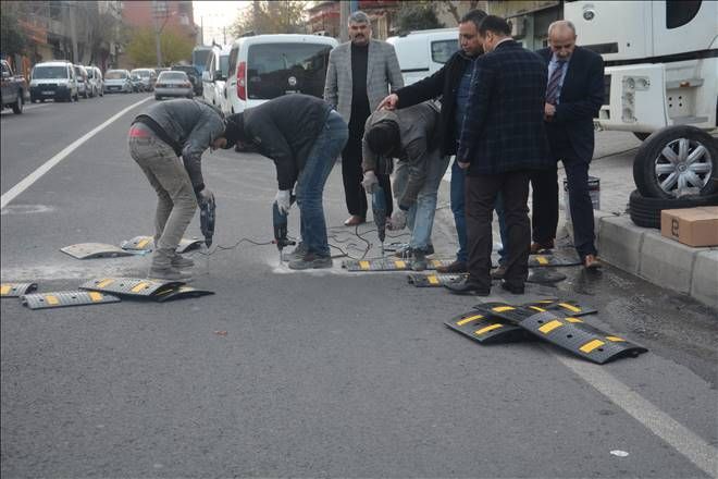 Büyükşehir Belediyesi hız kesicileri yerleştirdi