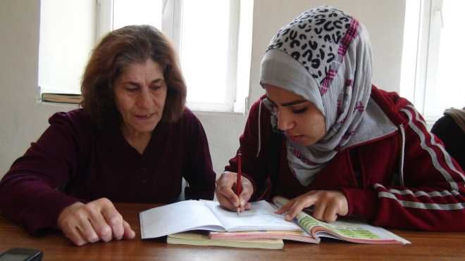 Savaş mağdurlarına tercüman olmak için Türkçe öğrendi