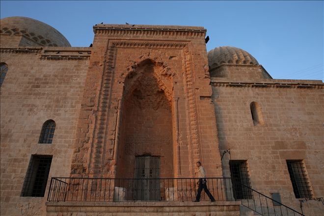 Turist sayısını yarı yarıya düşürdü