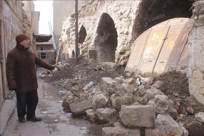 Mardin´de tarihi yapılar dökülüyor