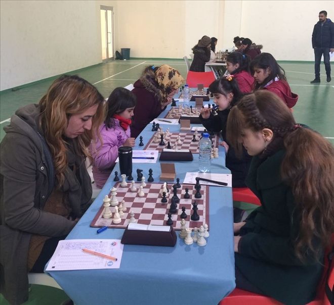 Kadınlar Satranç Turnuvasında Birincilik İçin Yarıştı