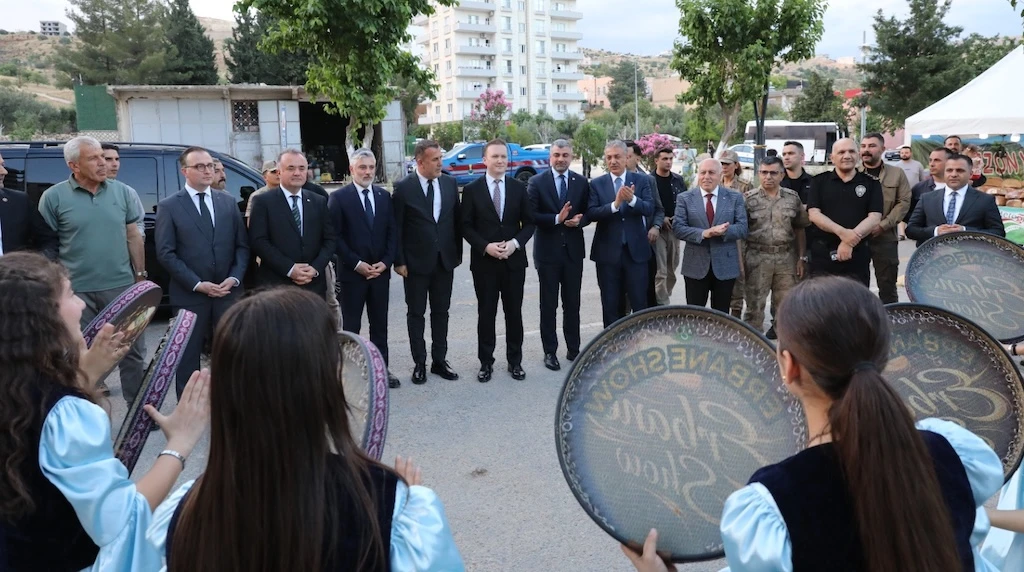 18. Uluslararası Kültür Sanat ve Kiraz Festivali Coşkuyla Başladı