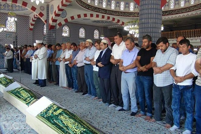 Kazada hayatını kaybeden 7 tarım işçisi Mardin´de defnedildi