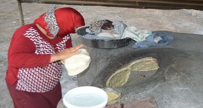 Sınırda huzurun yakalanması kadınları tandır ekmeği yapmaya yönlendirdi