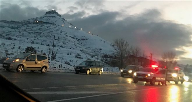 Mardin´de yollar buz tuttu 18 araç kaza yaptı 9 kişi yaralandı
