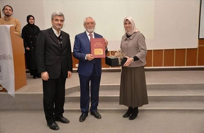 Rektör Ağırakça, Sağlık Bilimleri Üniversitesi öğrencilerine konferans verdi